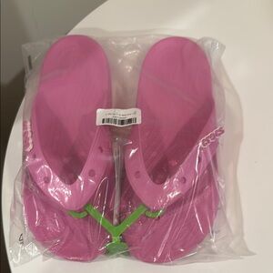 Crocs pink flipflop (new)